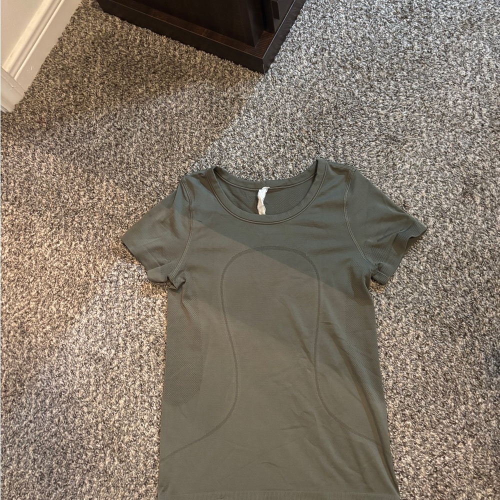 Lululemon Women Swiftly Tech Short-Sleeve Shirt 2.0 Hip Length Army Green Size 2